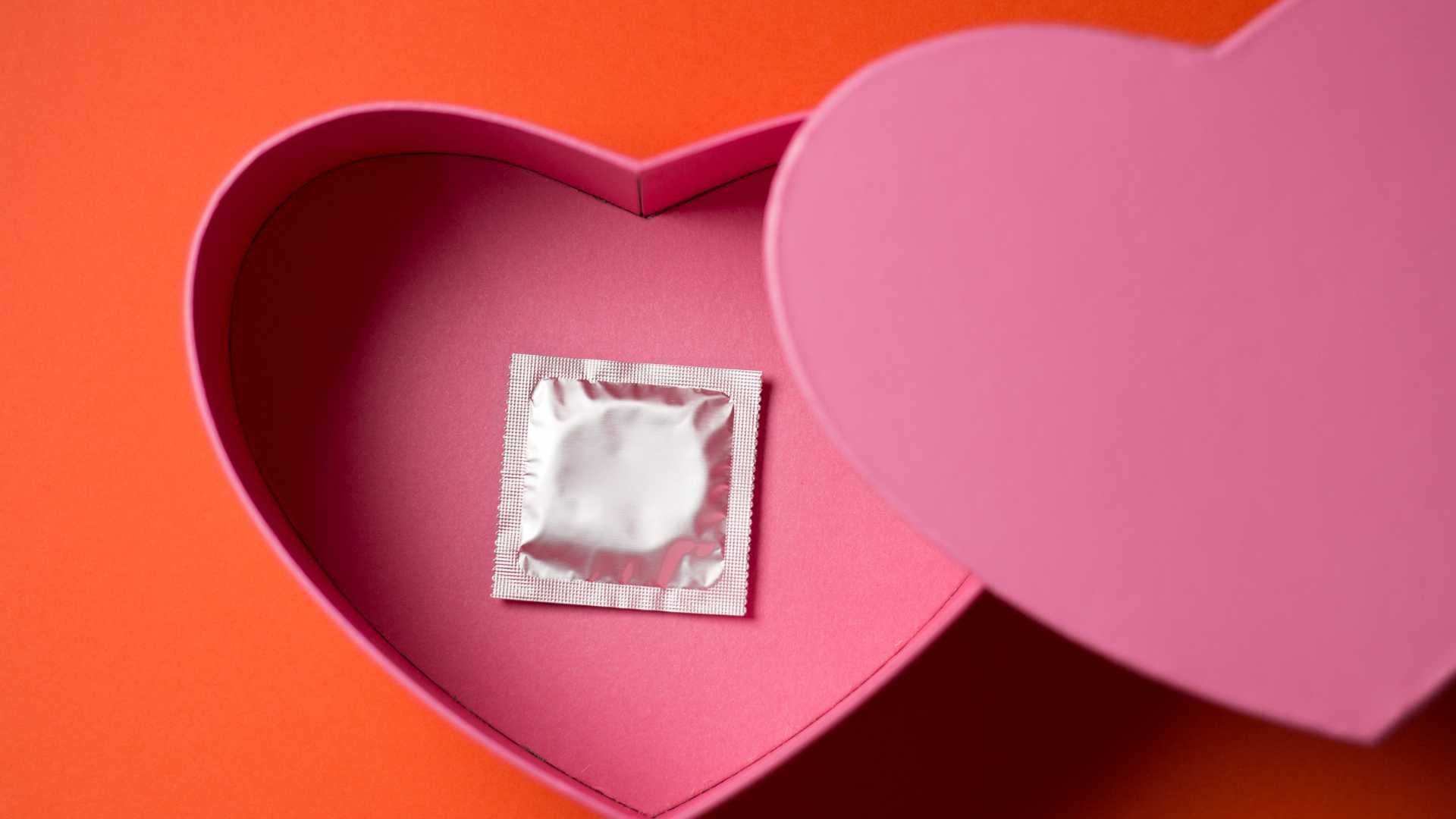 positions sexuelles (2) Préservatif dans une boite